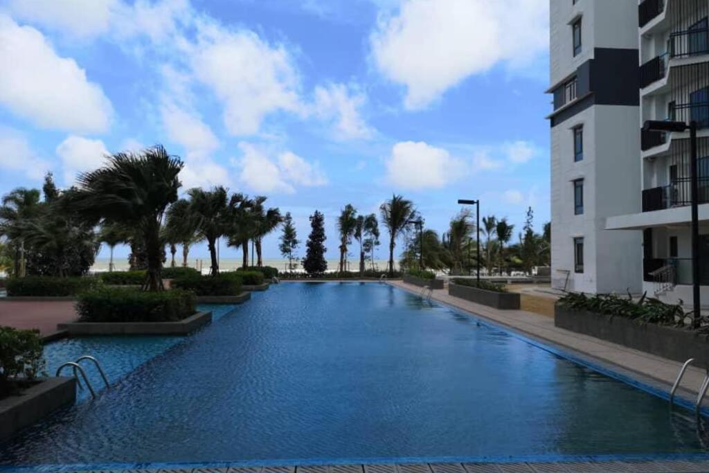 Timurbay Studio Apartment Facing Beautiful Beach Kuantan Exteriör bild