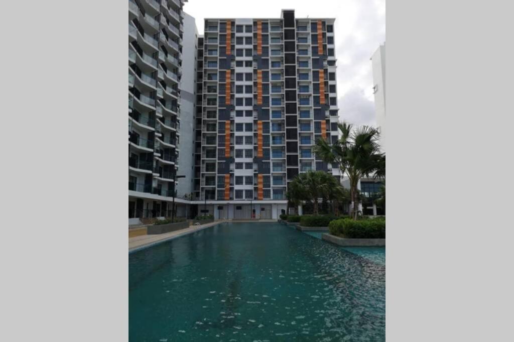 Timurbay Studio Apartment Facing Beautiful Beach Kuantan Exteriör bild