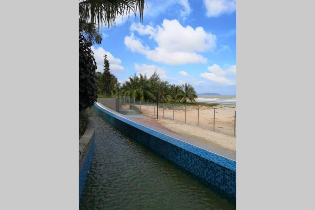 Timurbay Studio Apartment Facing Beautiful Beach Kuantan Exteriör bild
