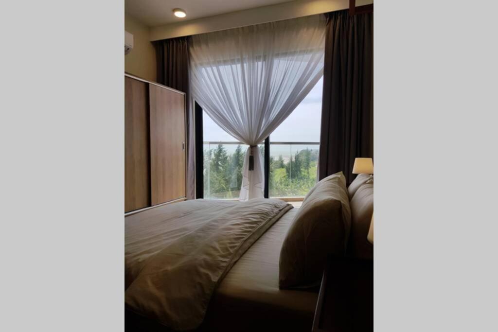 Timurbay Studio Apartment Facing Beautiful Beach Kuantan Exteriör bild