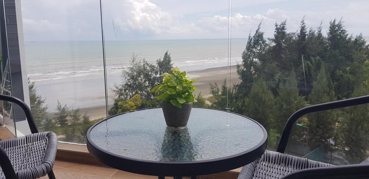 Timurbay Studio Apartment Facing Beautiful Beach Kuantan Exteriör bild